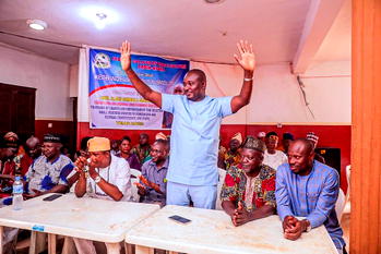 Akin Alabi Empowers business owners in Egbeda/Ona Ara*