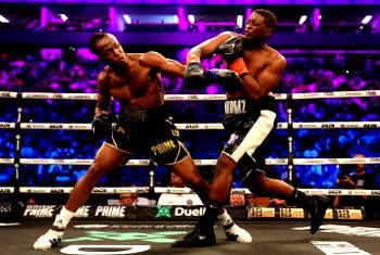 KSI knocks out boxing rivals Pineda, Swarmz in London