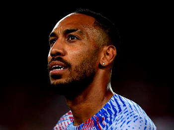 Aubameyang’s broken jaw mars Chelsea move