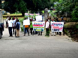 C’River workers block secretariat, protest non-payment of 5-year salaries