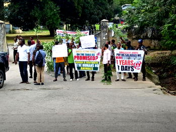 C’River workers block secretariat, protest non-payment of 5-year salaries