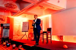 Business coach Javid Niazi Hoffman unveils his cutting-edge strategy to get more clients