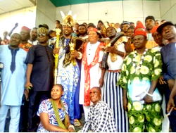 Enugu Govt gives Edem-Ani monarch Certificate of Recognition