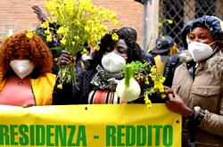 Migrants protest death of African farm worker in Italy