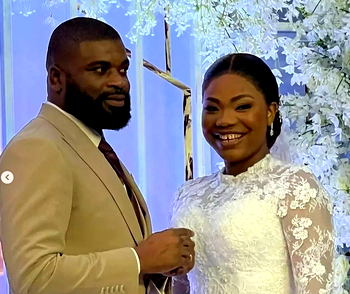 Fans react as MC speaks in tongues while gospel singer, Mercy Chinwo, husband kiss during church wedding [Video]