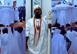 Ooni of Ife covered by palace chiefs as he exits his car, Netizens react [Video]