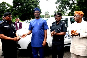 Again, Makinde gifts operational vehicles to Nigeria Police Force