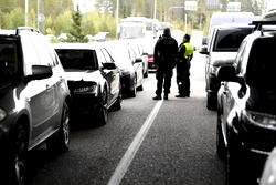 Ukraine: Finland moves to close border to Russian tourists