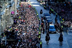 No private jets! World leaders to fly commercial, take buses to Queen Elizabeth’s funeral