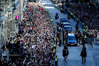 No private jets! World leaders to fly commercial, take buses to Queen Elizabeth’s funeral