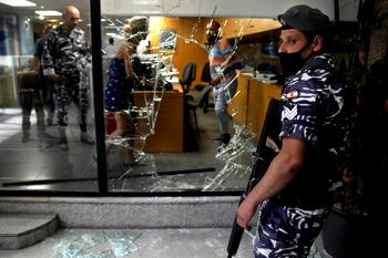 Banks to close over depositors increasing demands to withdraw savings in Lebanon