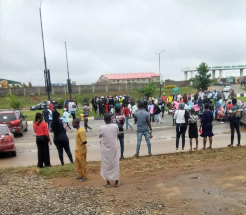 Videos] Breaking: Gridlock, tension as NANS grounds Lagos airport over ASUU  strike - Vanguard News