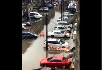 Funny reactions over messy flood at Dolphin Estate, Ikoyi