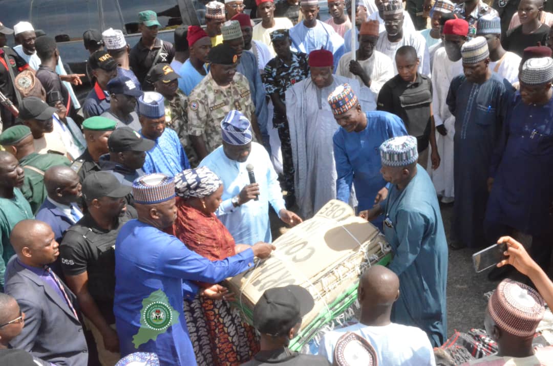 Borno Govt presents relief materials to thousands of flood disaster ...