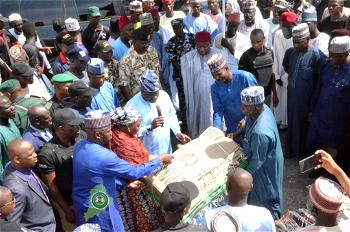 Borno Govt presents relief materials to thousands of flood disaster victims in Dikwa 