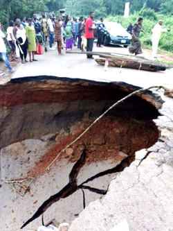 Ekiti: Okemesi road collapses, community calls for caution over diversion of traffic