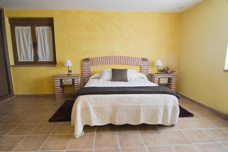 Cheap alternatives Beds of bricks in hotels?