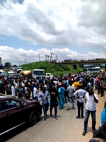 ASUU strike: Motorists lament as students barricade Gbongan-Ibadan express road