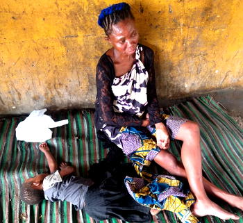 Woman living under Lagos bridge for 5yrs with baby begs for help