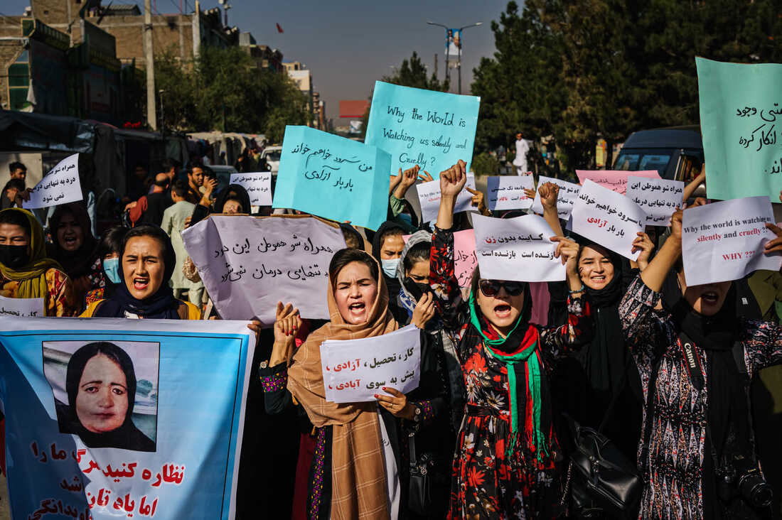 Afghan women protest in Kabul, demand right to education