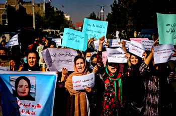 Afghan women protest in Kabul, demand right to education