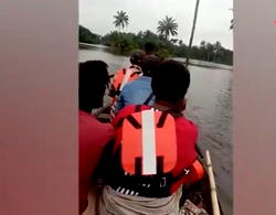 FLOOD SERIES: Flood victims take boat ride in search of safety in Rivers
