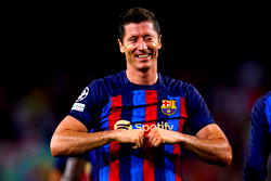 Lewandowski helping Barcelona cling on in title race