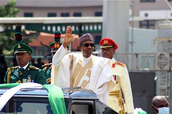 Buhari commends Armed Forces for maintaining law, order during poll