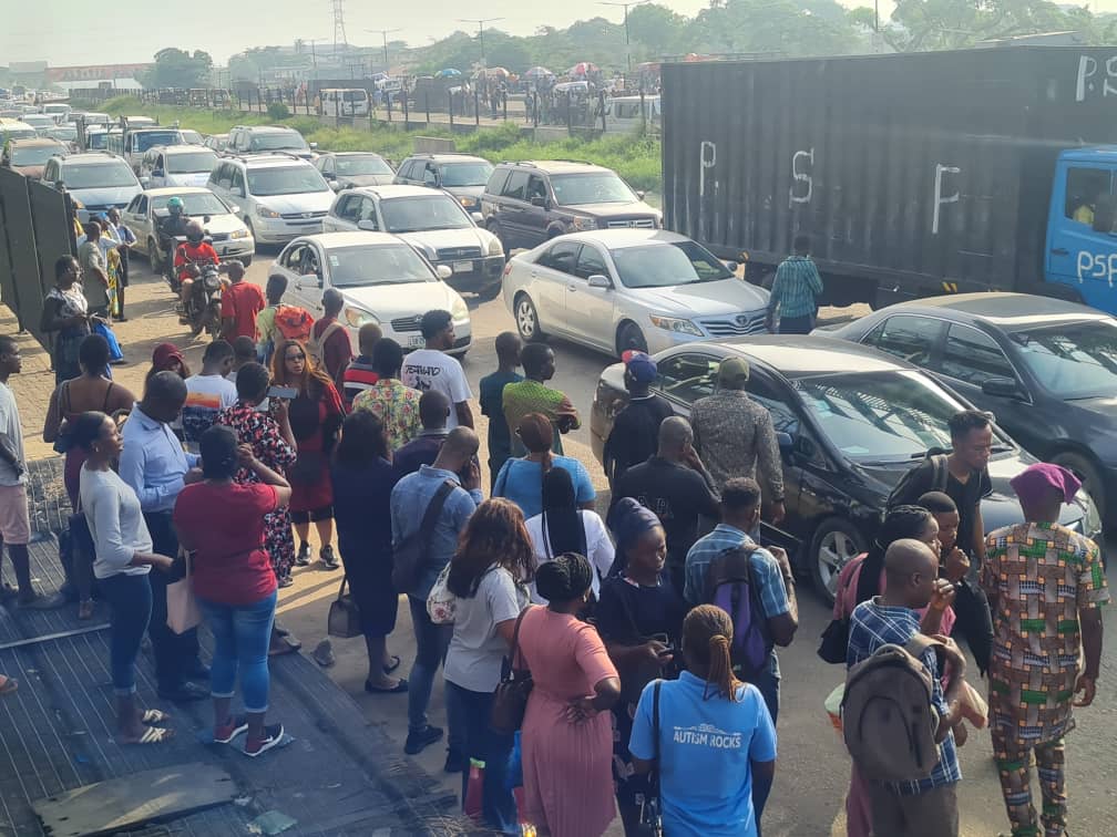 [Photos] Commuters stranded as commercial bus drivers commence strike in Lagos
