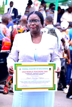 Ex-Queen’s College principal Yakubu-Oyinloye bags Best Administrator award