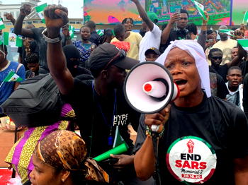 [Photos] Tribute, teargas greet #EndSARS 2nd anniversary in Lagos