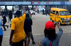 [Video] : Police tear-gas, disperse protesters at 2nd anniversary of #EndSARS