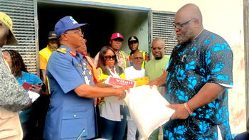 Floods: Bayelsa govt receives relief materials from NEMA