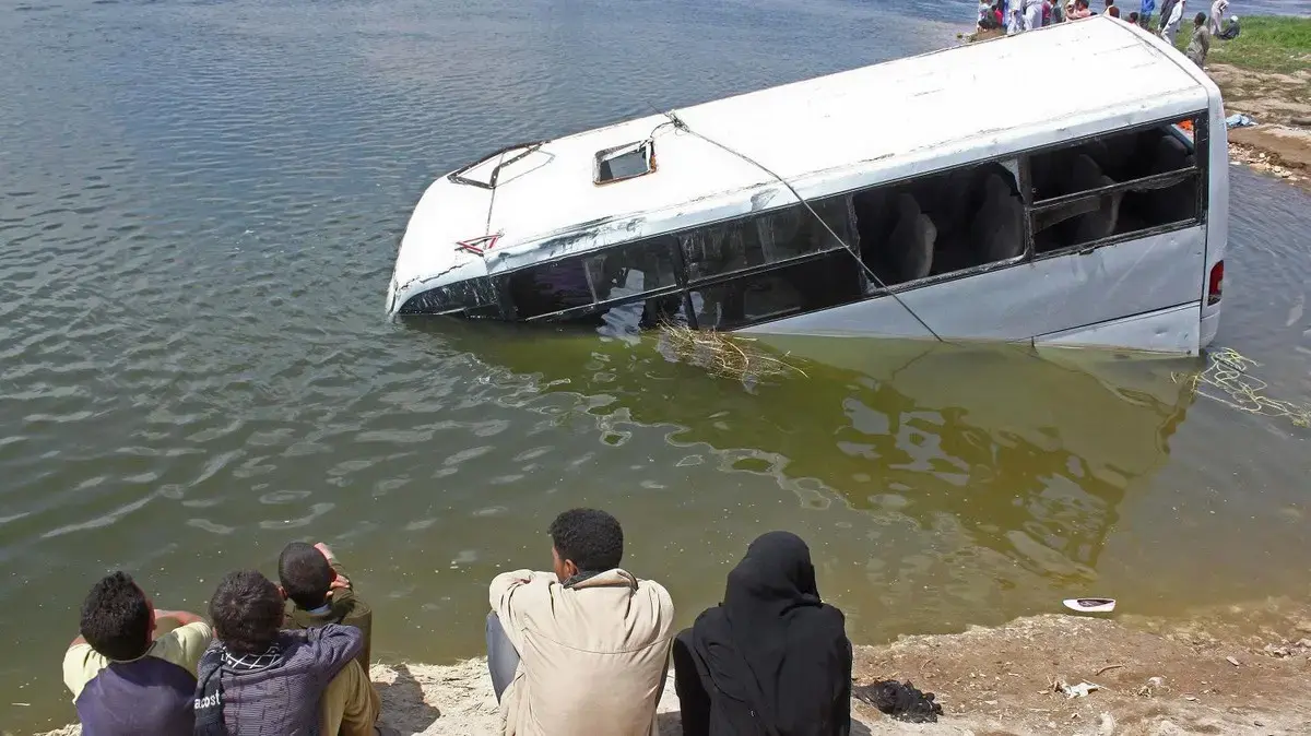 Bus plunges into Nile River’s canal in Egypt, kills 21