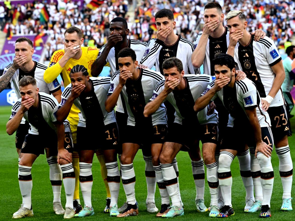 Germany players cover mouths in protest for World Cup photo