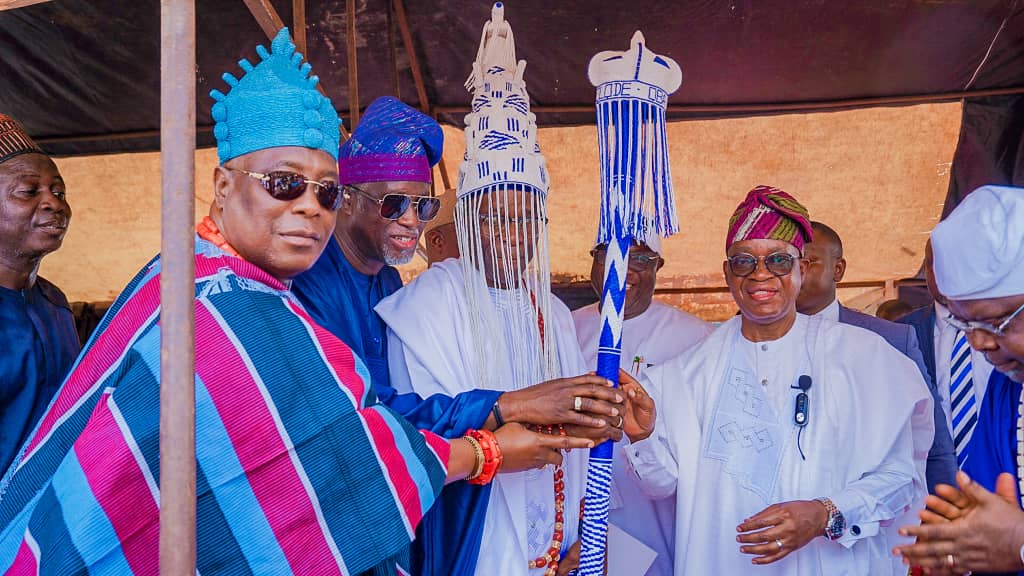 Oyetola presents staff of office to Omisore as Olu Awolowo town ...