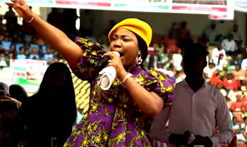 ‘She is doing her job’: Reactions trail Mercy Chinwo’s performance at PDP rally