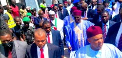 Video: Thugs attack Atiku’s convoy in Maiduguri