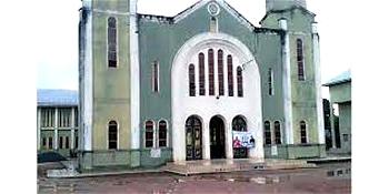 Breaking: Armed men storms St Martin’s Catholic Church, Ihiala, tie security men