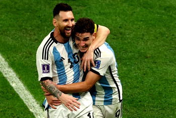 <strong>Argentina beat Croatia 3-0 to reach World Cup final</strong>