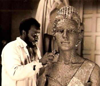 <strong>Enwonwu’s statue of Queen Elizabeth II resonates in farewell</strong>