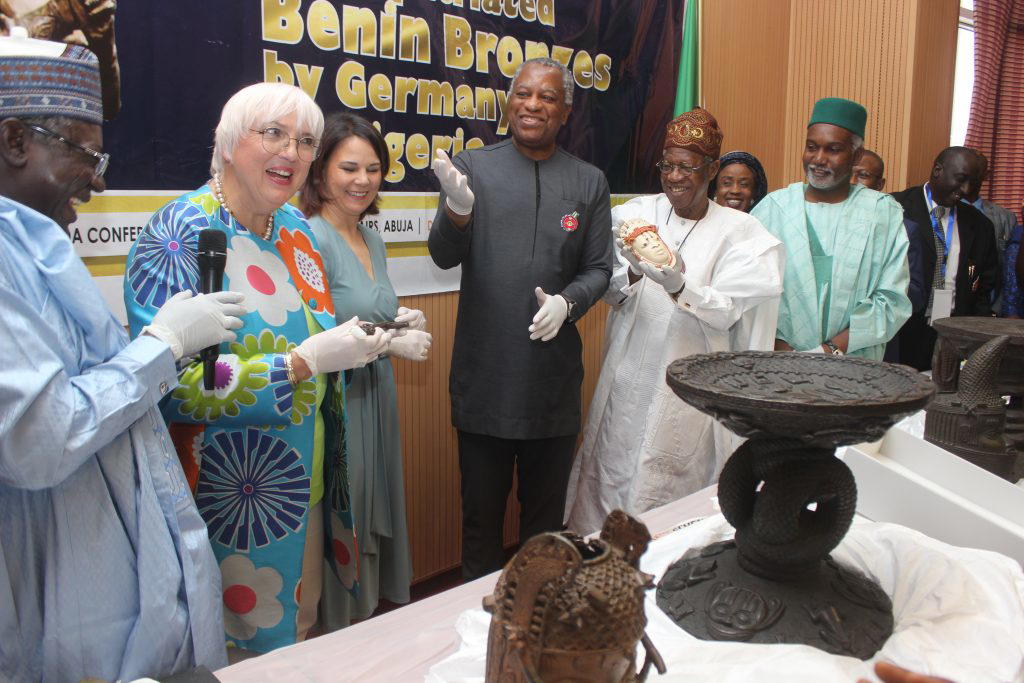 Looted Artefacts: Germany Returns 22 Benin Bronzes To Nigeria ...