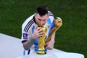Messi Ronaldo congratulates Messi for winning World Cup