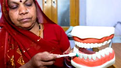 With Christmas eating and drinking, learn how to brush your teeth