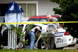 American woman kills two policemen, self
