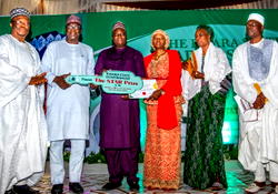 AbdulRazaq rewards best Kwara civil servants with new car, other prizes