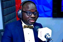 Ibadan-based broadcaster, Yemi&nbsp; Sonde cries over nude video blackmail