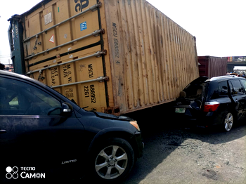 [VIDEO/PHOTOS] Bus driver dead as 40-feet containers fall on cars in Lagos