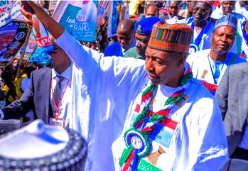 Buratai, Sheriff endorse Zulum as Gov flags off campaign