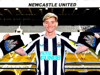 Newcastle sign Everton forward Anthony Gordon